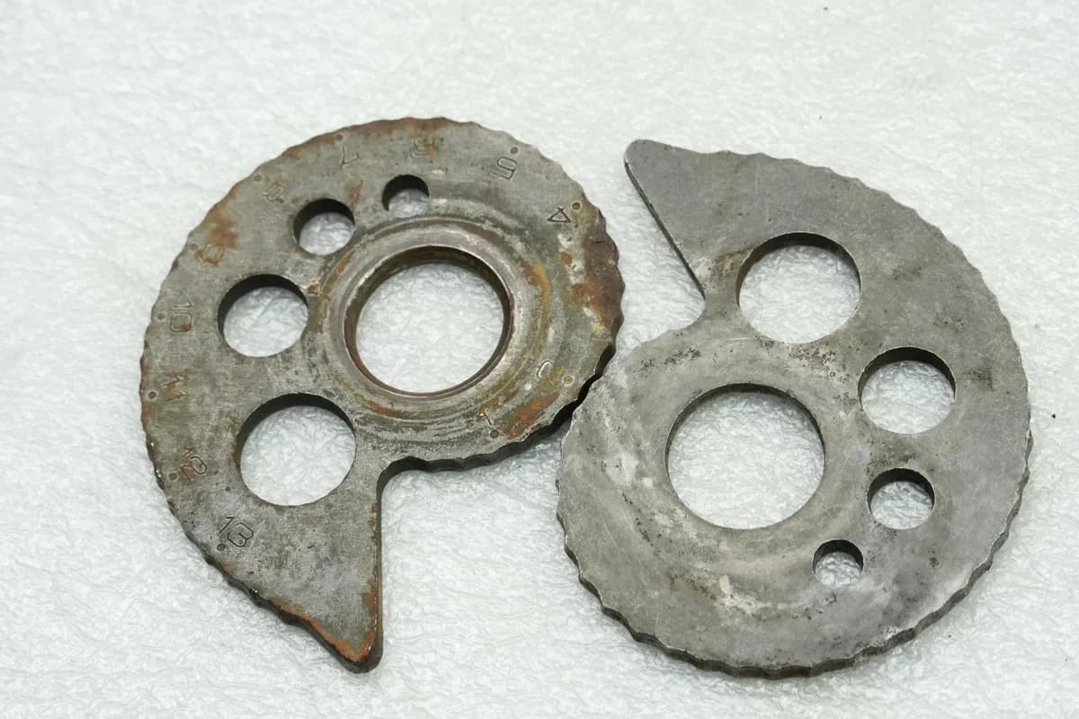 YAMAHA DT 125 R 4BL Kettenspanner links rechts (für Schwinge Felge)