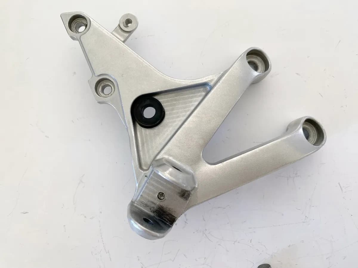 HONDA CBR 600 RR PC40 Fußrastenträger Fahrer rechts Halter Fußrastenplatte 07-13