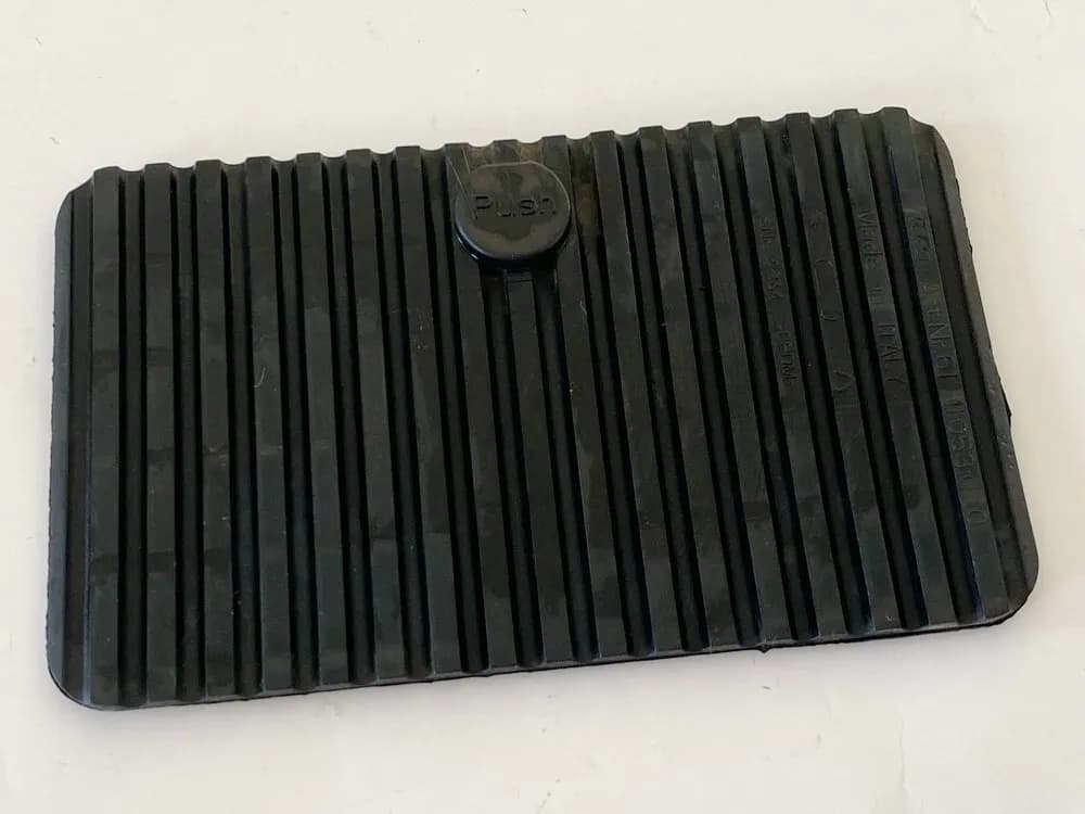 KTM 1290 SUPERDUKE R Gummiplatte Batterie Gummi Dämpfer Abdeckuing Cover Blende