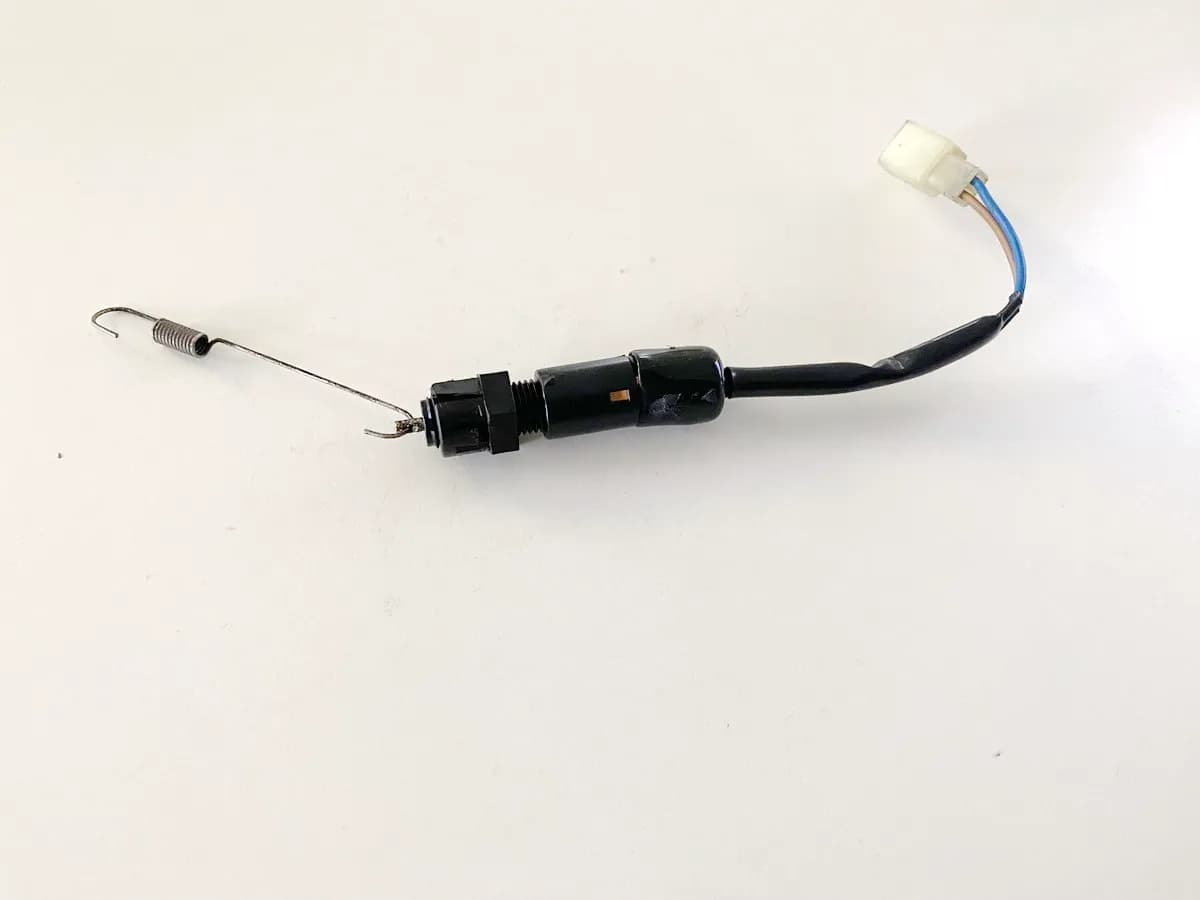 KAWASAKI ZZR 1100 D ZXT10D G Bremslichtschalter hinten Stopschalter Bremszylinder