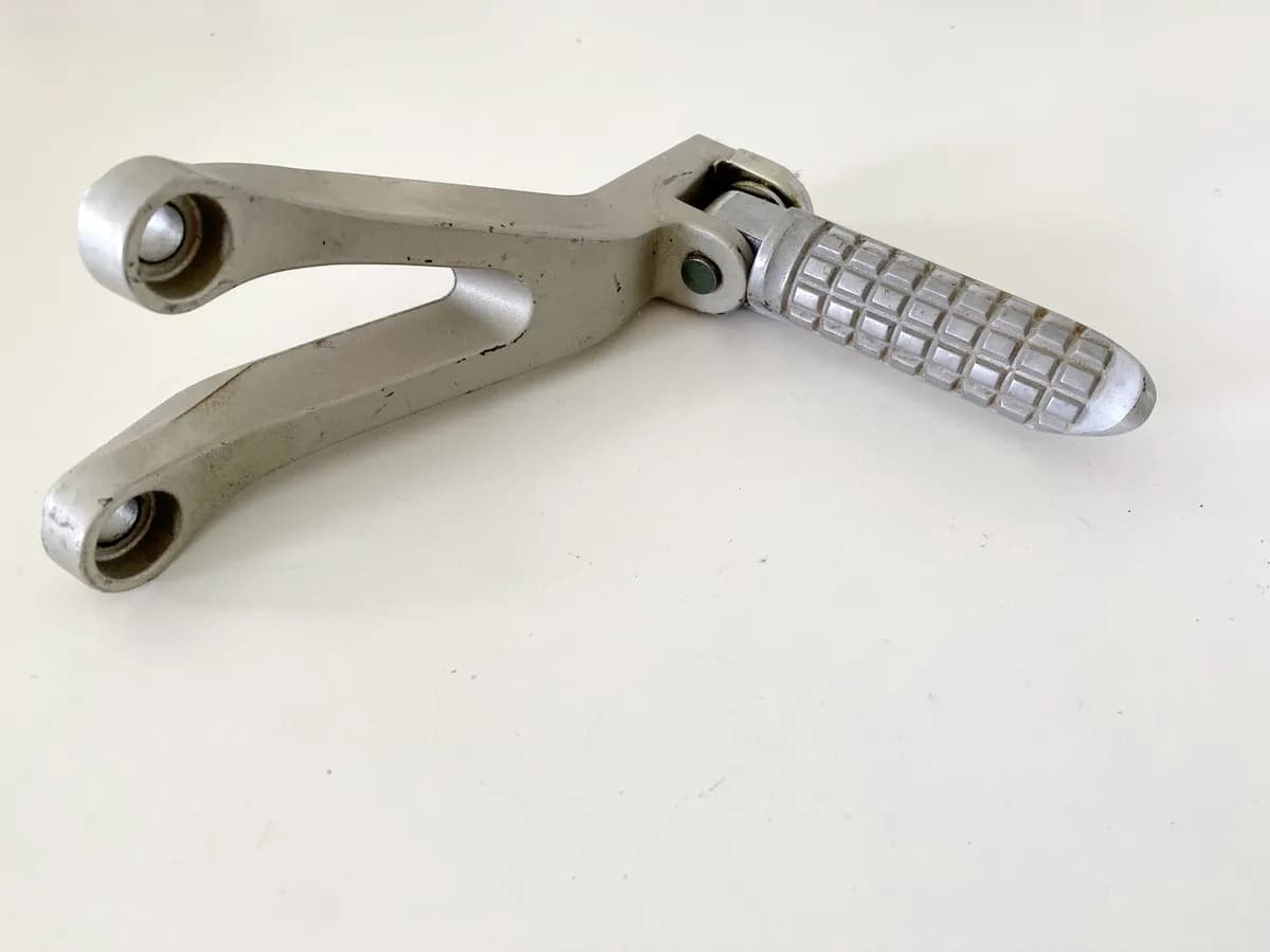 KAWASAKI ZX-6R ZX600G Fußrastenanlage Sozius links 2 Halter Fußraste 98-99