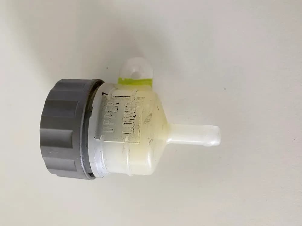 KAWASAKI GPZ 500 S EX500D Bremsflüssigkeitsbehälter hinten