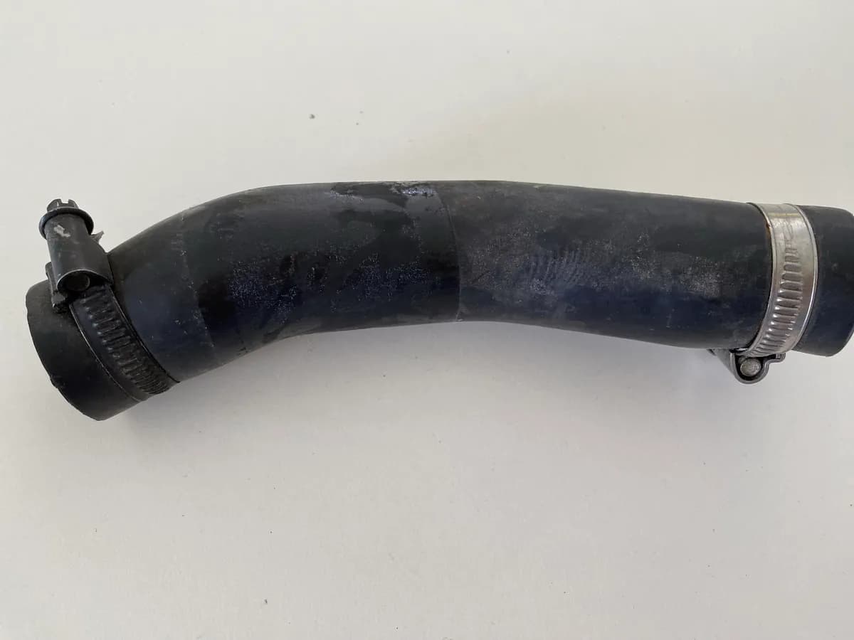 TRIUMPH DAYTONA 955 i T 595 Kühlerschlauch Kühler Wasserpumpe --> Zylinder