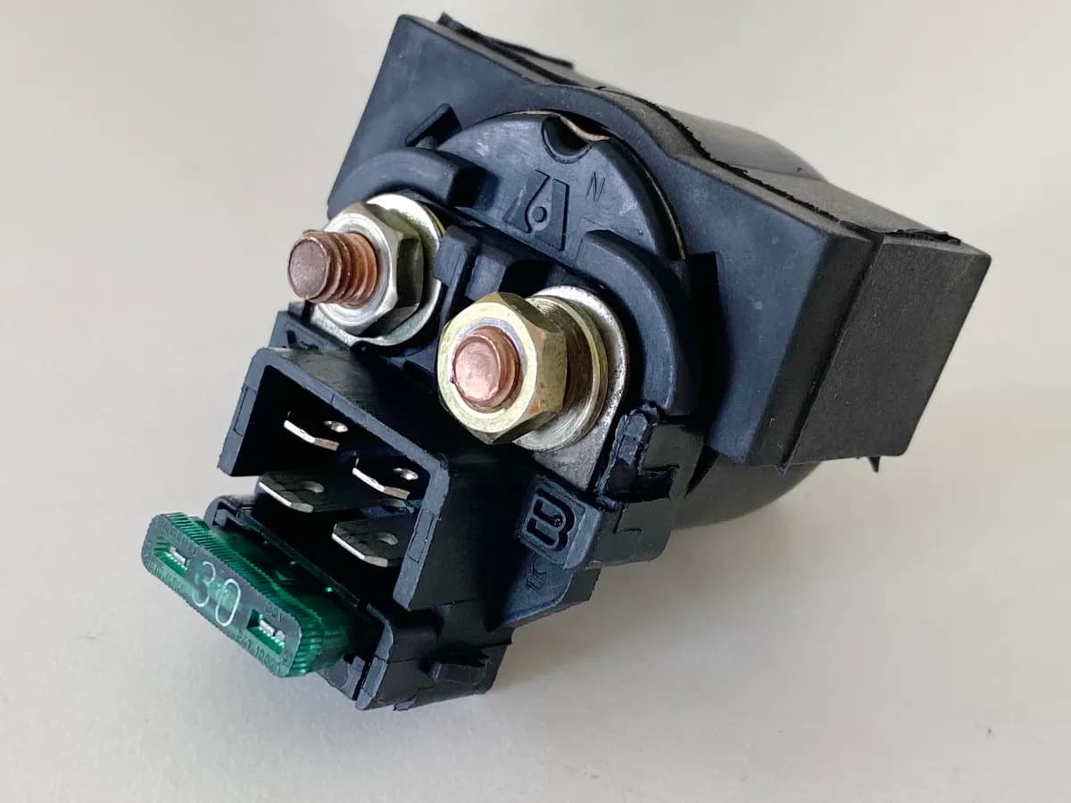 HONDA NTV 650 RC33 REVERE Starterrelais Relais Anlasser Magnetschalter