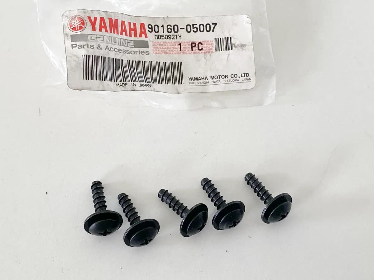 YAMAHA YZF YFM original Blechschraube Halbrundkopf Schraube 5 Stück - NEU