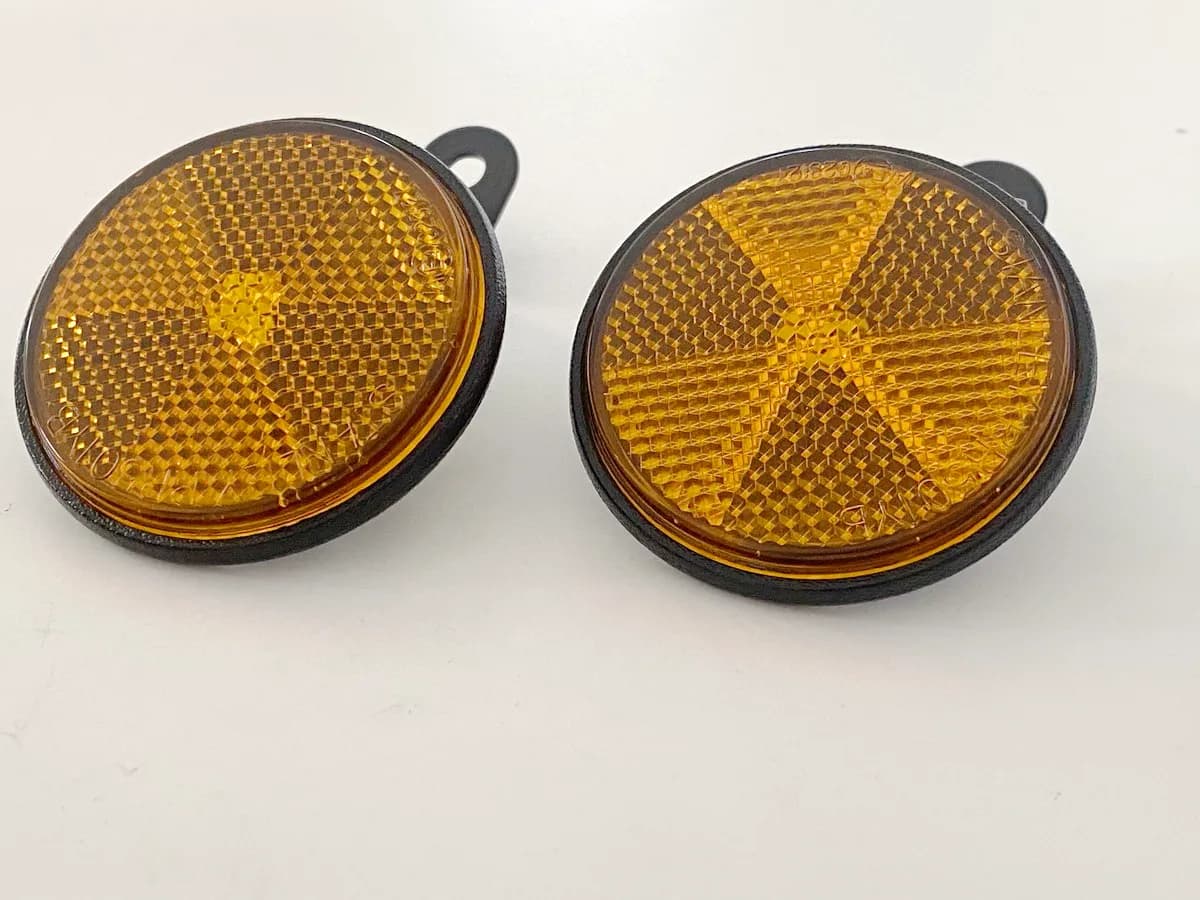 YAMAHA MTN 1000 MT-10 RN78 Reflektor Katzenauge vorn an Gabel Halterung 4550 km