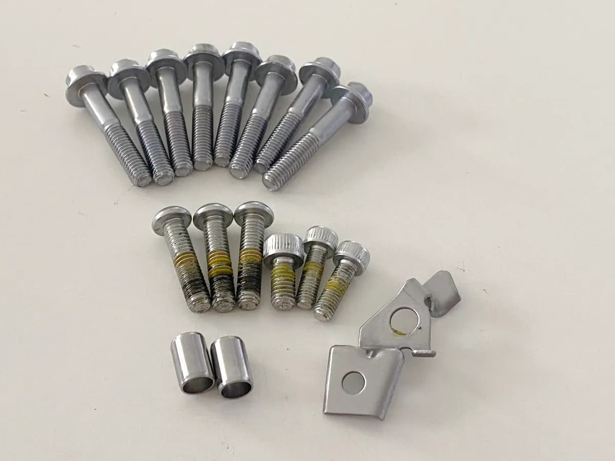 YAMAHA MTN 1000 MT10 RN78 Schrauben Limadeckel Stator Motordeckel Screws