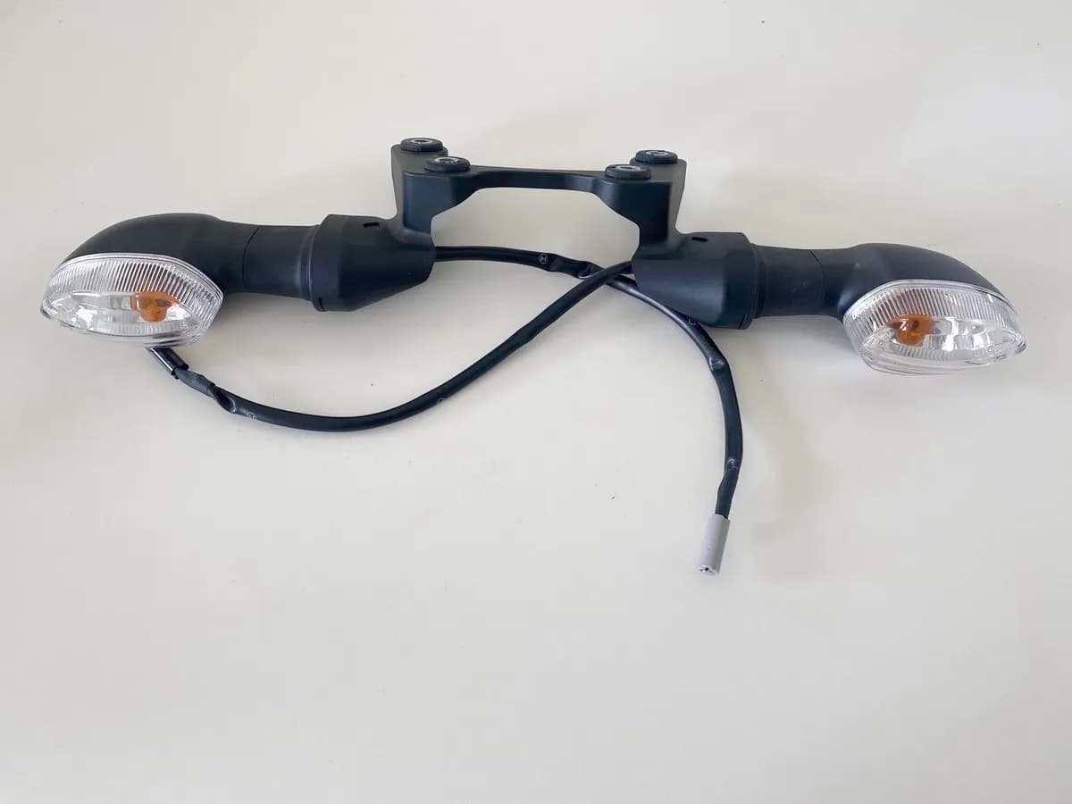 YAMAHA MT09 original Blinker hinten links + rechts inkl. Halterung Strebe - NEU