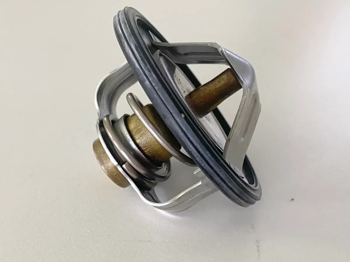 YAMAHA MTN 1000 MT10 RN78 Thermostat für Kühlkreislauf Kühler Motor NUR 4550 km