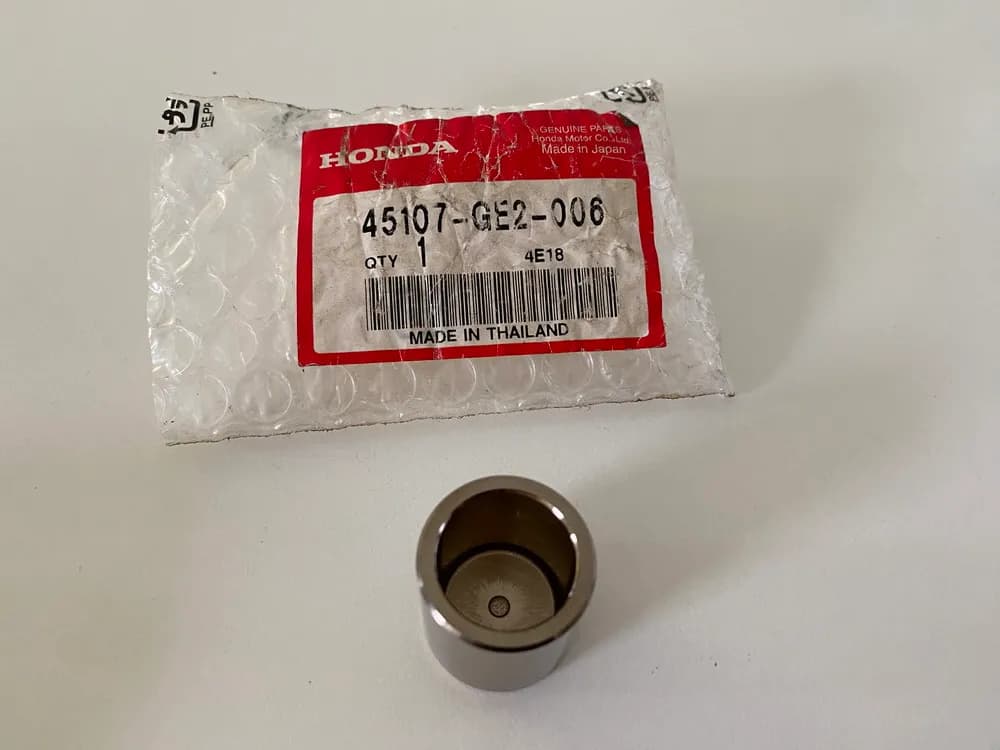 Honda Bremssattelkolben Kolben original 45107-GE2-006 ANF CBF CBR - NEU