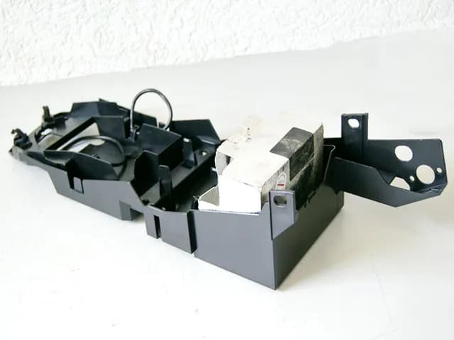 YAMAHA FZ1 N ABS RN16 KOTFLÜGEL RADLAUF BATTERIEKASTEN