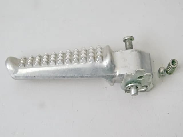 HONDA CBR 900 SC33 FUßRASTE SOZIUS LINKS