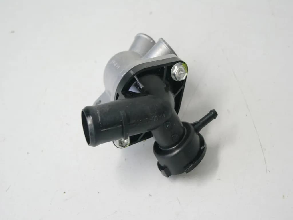 SUZUKI GSX 650 F WVCJ ABS THERMOSTAT EINFÜLLSTUTZEN