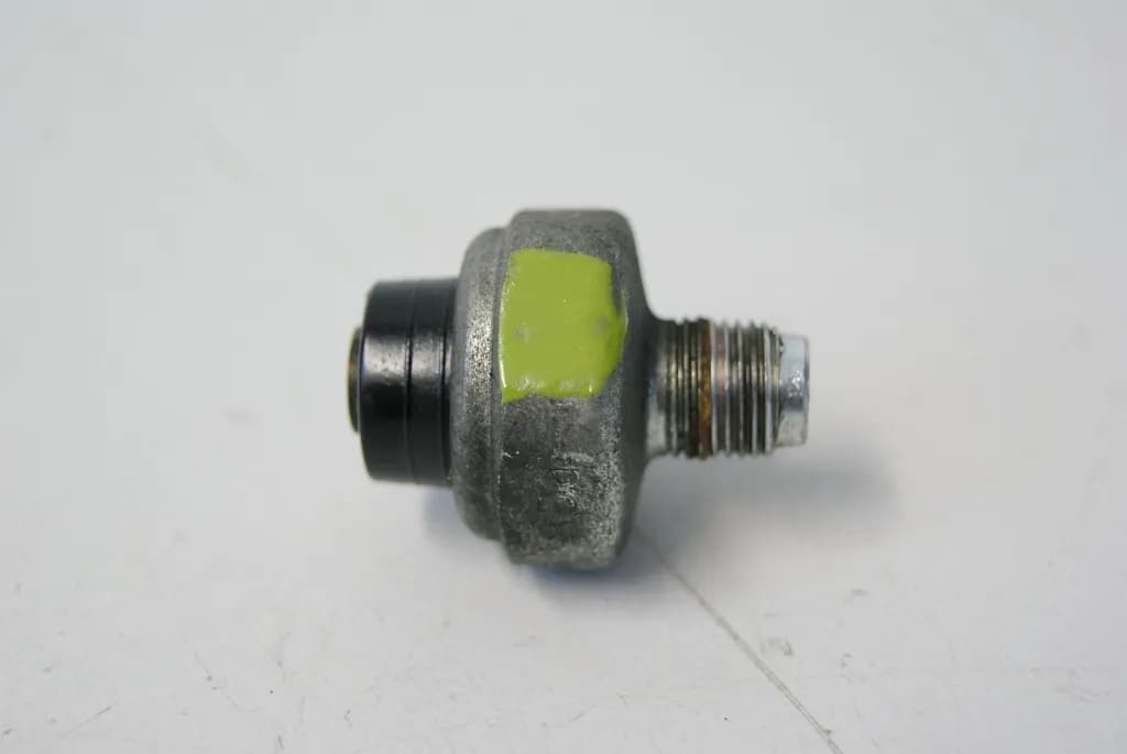 SUZUKI GSX-R 750 WVBD ÖLDRUCKSCHALTER