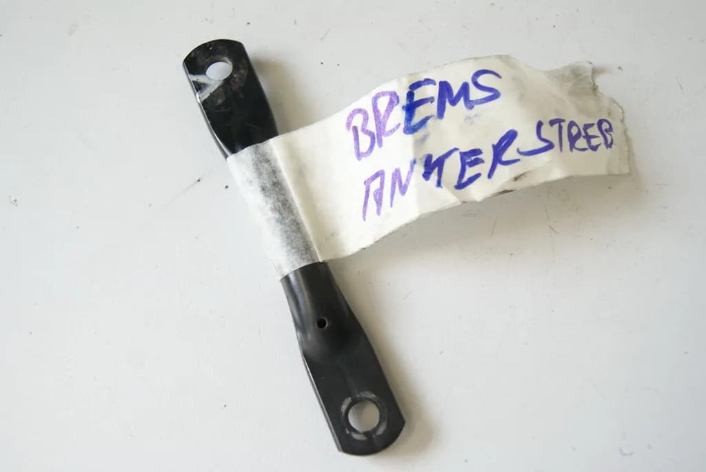 YAMAHA XVS 650 A VM02 DRAGSTAR CLASSI ZUGSTANGE BREMSTROMMEL STREBE