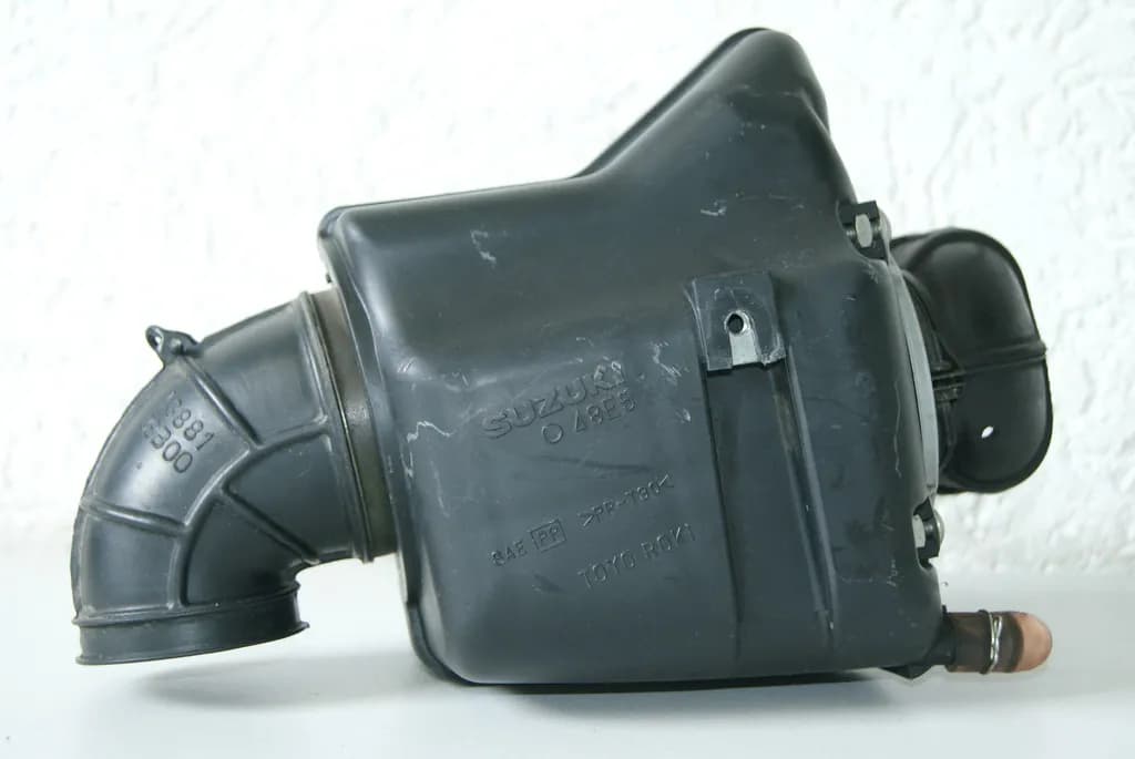 SUZUKI VZ 800 AF MARAUDER AIRBOX VORN LUFTFILTERKASTEN