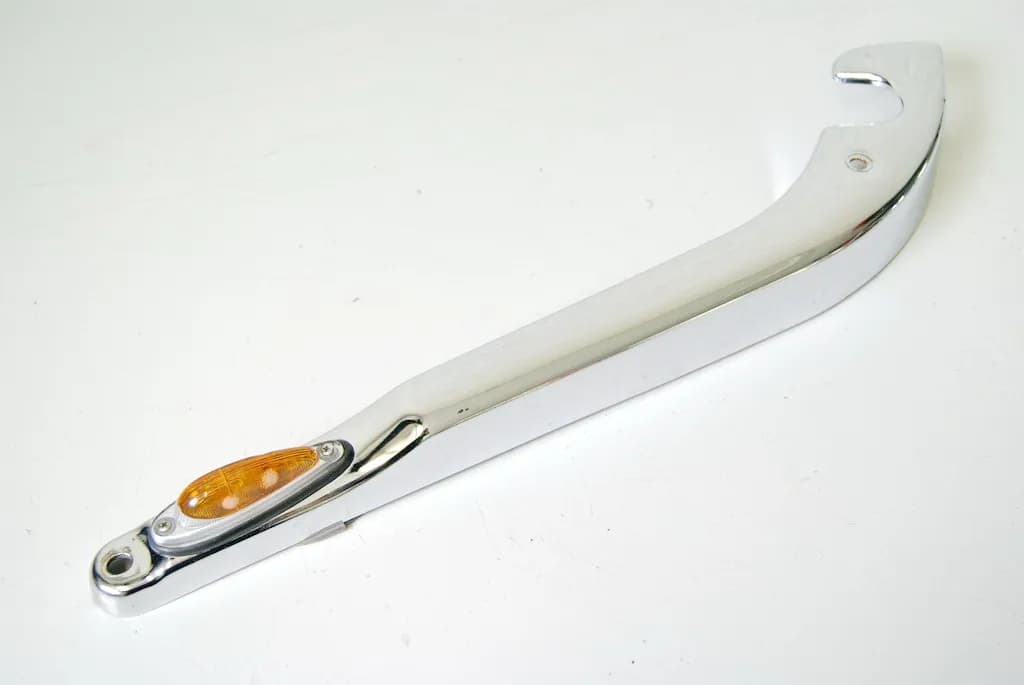 SUZUKI VZ 800 AF MARAUDER HALTERUNG KOTFLÜGEL STREBE BLENDE