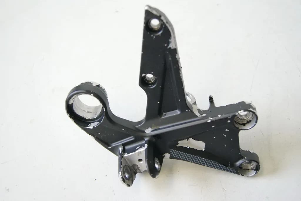 HONDA CBR 1000 RR SC59 FUßRASTENTRÄGER FAHRER RECHTS