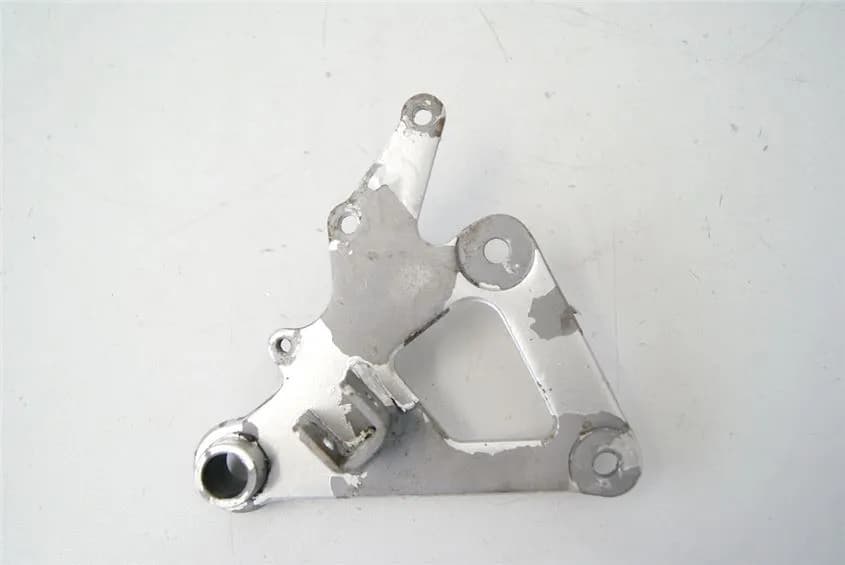 SUZUKI GS 500 E GM51B FUßRASTENTRÄGER FAHRER RECHTS