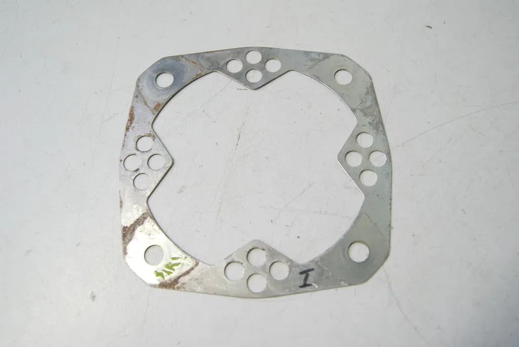 YAMAHA YFM 350 X WARRIOR DECKEL PLATTE FELGE VORN RADNABE I