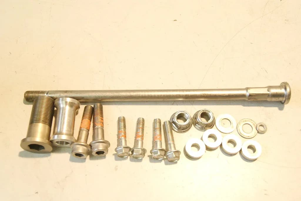 KAWASAKI ZZR 1400 B ZXT40A ABS ACHSE SCHRAUBEN MOTORHALTER