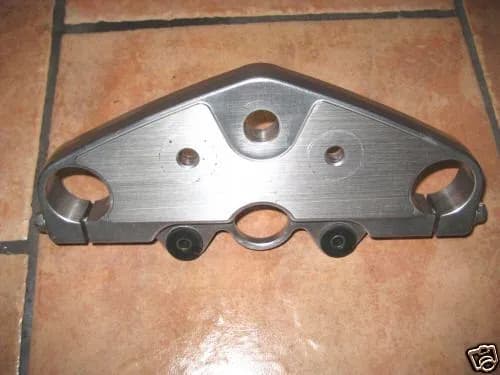 SUZUKI GZ 125 MARAUDER GABELBRÜCKE OBEN GABEL FORK