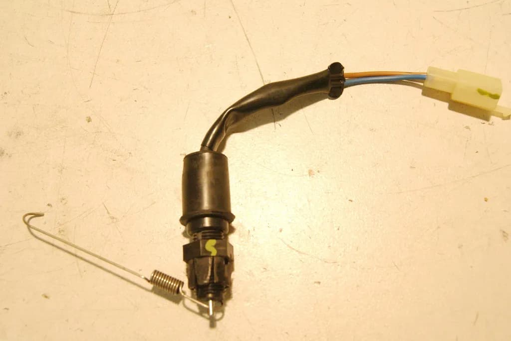 KAWASAKI ZZR 1200 ZXT20C BREMSLICHTSCHALTER HINTEN