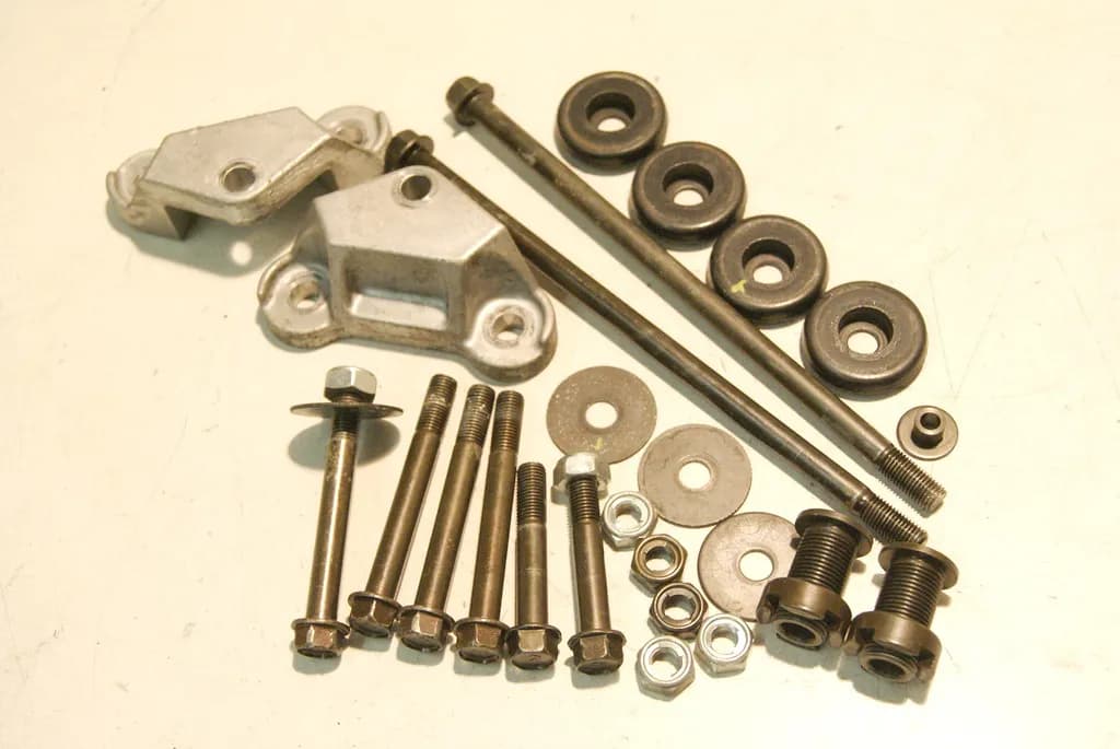 KAWASAKI ZZR 1200 ZXT20C HALTERUNG MOTOR ACHSE BOLZEN