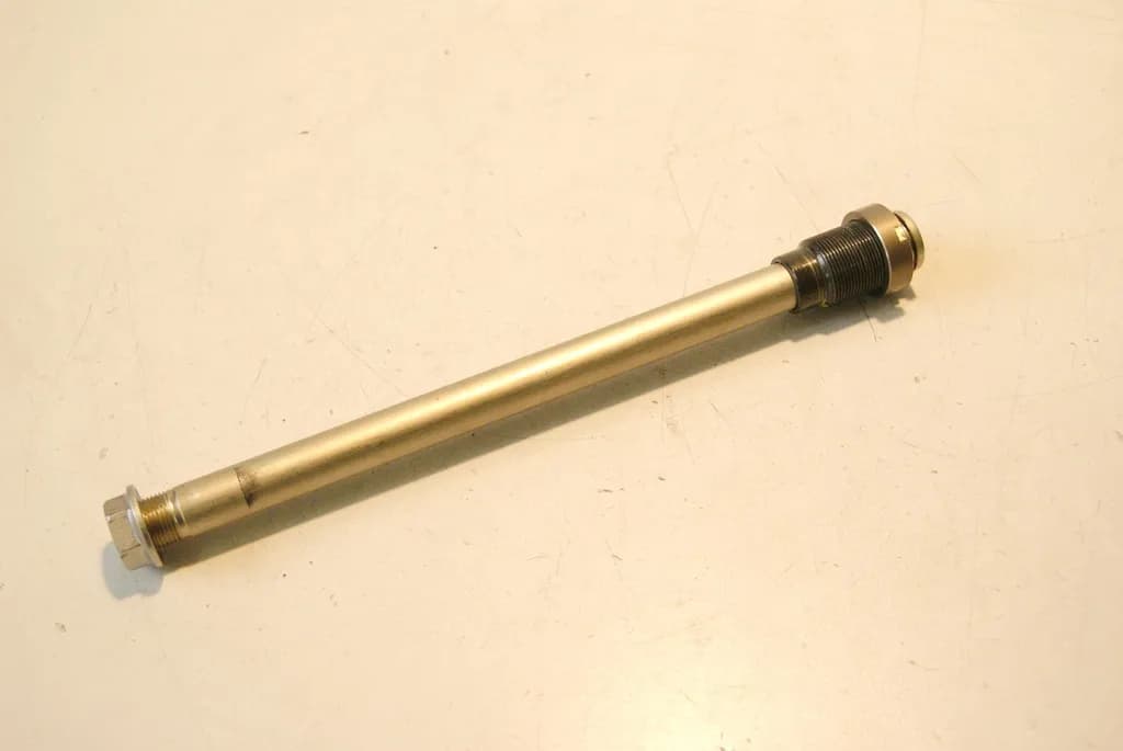 KAWASAKI Z 1000 ZRT00D SCHWINGACHSE ACHSE SCHWINGE