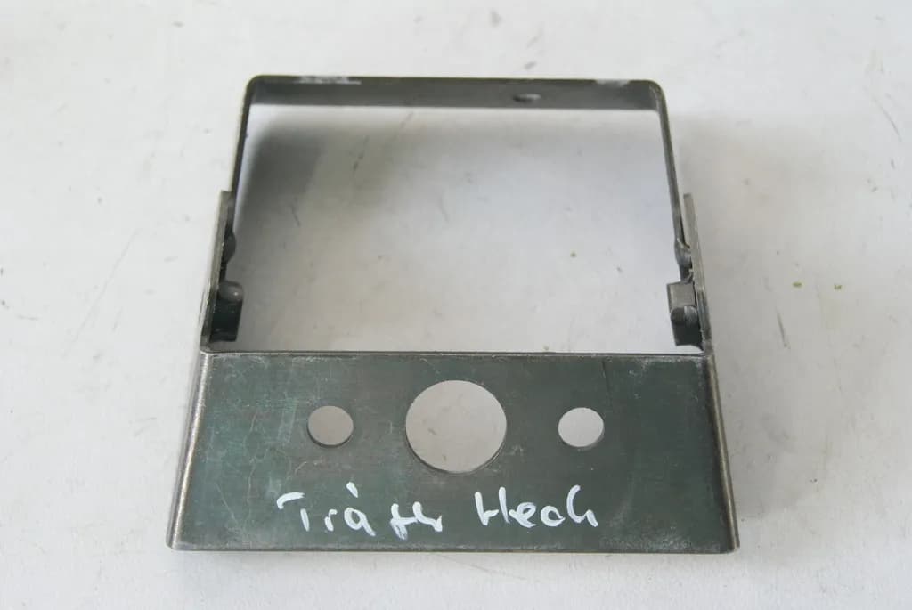 HYOSUNG GT 650 i.R. 51E HALTERUNG KOTFLÜGEL HINTEN