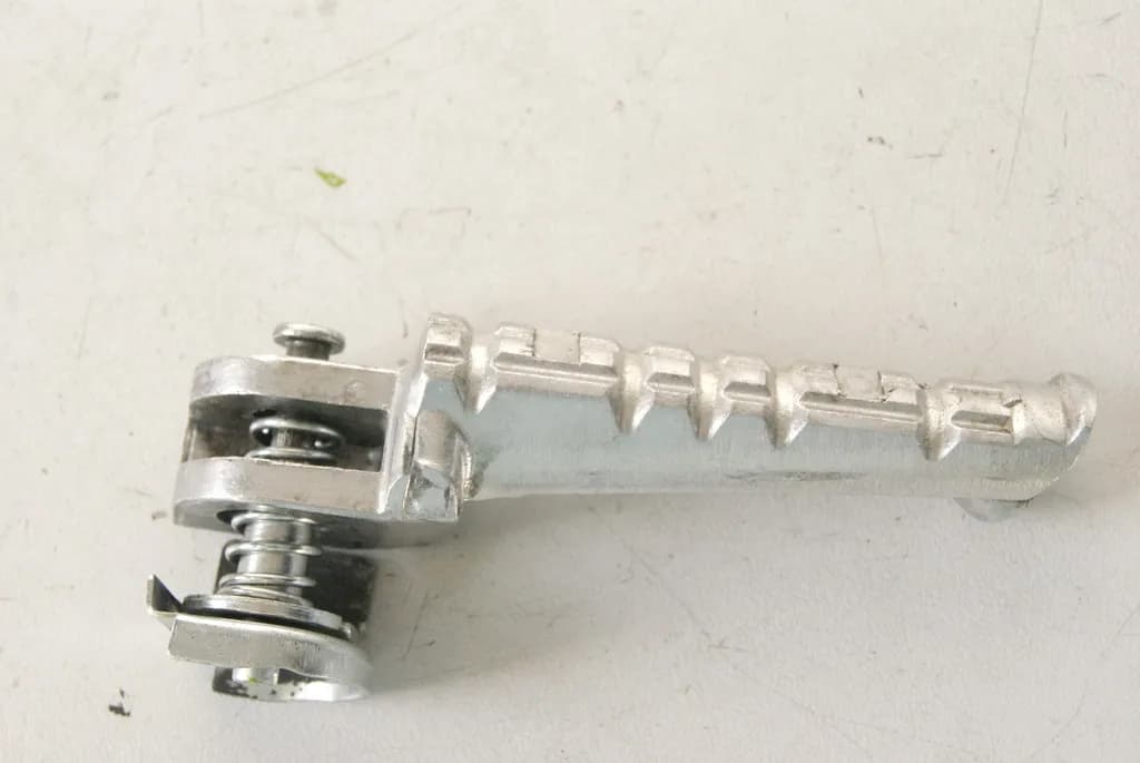 HYOSUNG GT 650 i.R. 51E FUßRASTE SOZIUS RECHTS