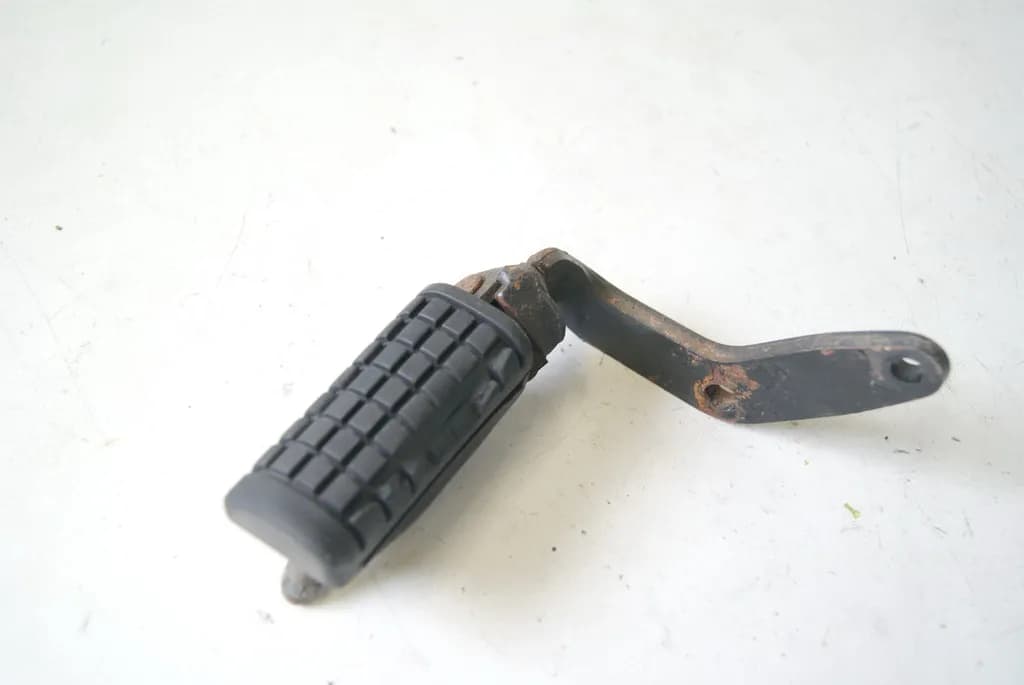 HONDA CB 250 TWO FIFTY MC26 FUßRASTE FAHRER LINKS HALTERUNG