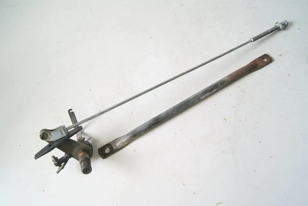 HONDA CB 250 TWO FIFTY MC26 BREMSGESTÄNGE AUFNAHME BREMSPEDAL WELLE