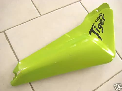 TRIUMPH TIGER 955i 709EN SEITENDECKEL RECHTS 01-06