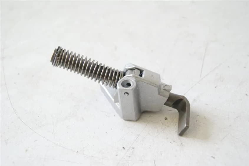 SUZUKI VS 1400 VX51L INTRUDER STEUERKETTENSPANNER FRONT