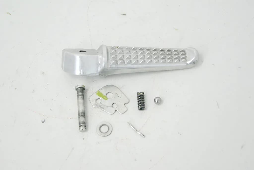 HONDA CBR 1100 XX SC35 FUßRASTE SOZIUS RECHTS FOOTREST