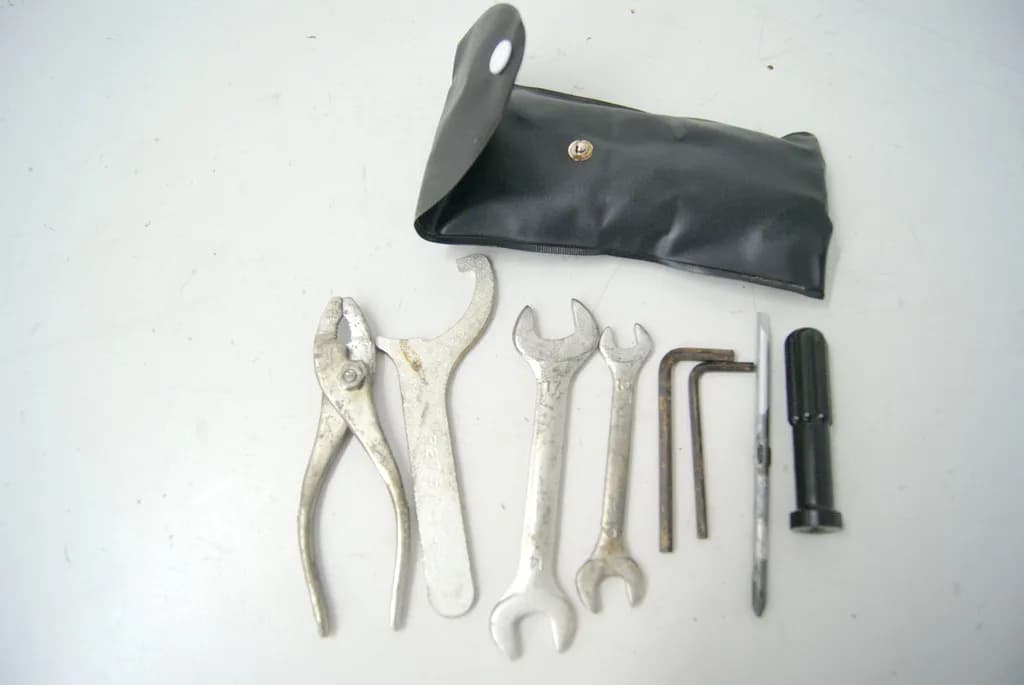 SUZUKI SFV 650 A WVCX GLADIUS ABS BORDWERKZEUG WERKZEUG