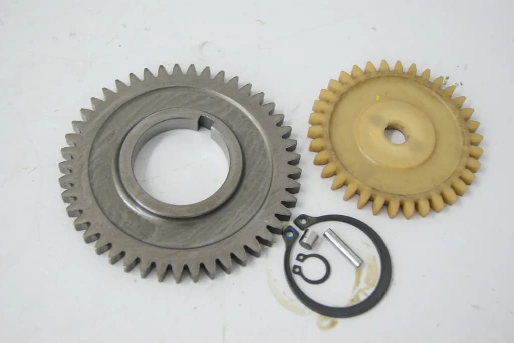 SUZUKI SFV 650 A WVCX GLADIUS ABS ZAHNRAD ÖLPUMPE RITZEL