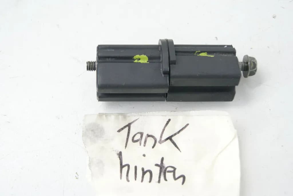 YAMAHA FZ6 FAZER RJ07 HALTERUNG TANK HINTEN TANKHALTER GUMMI