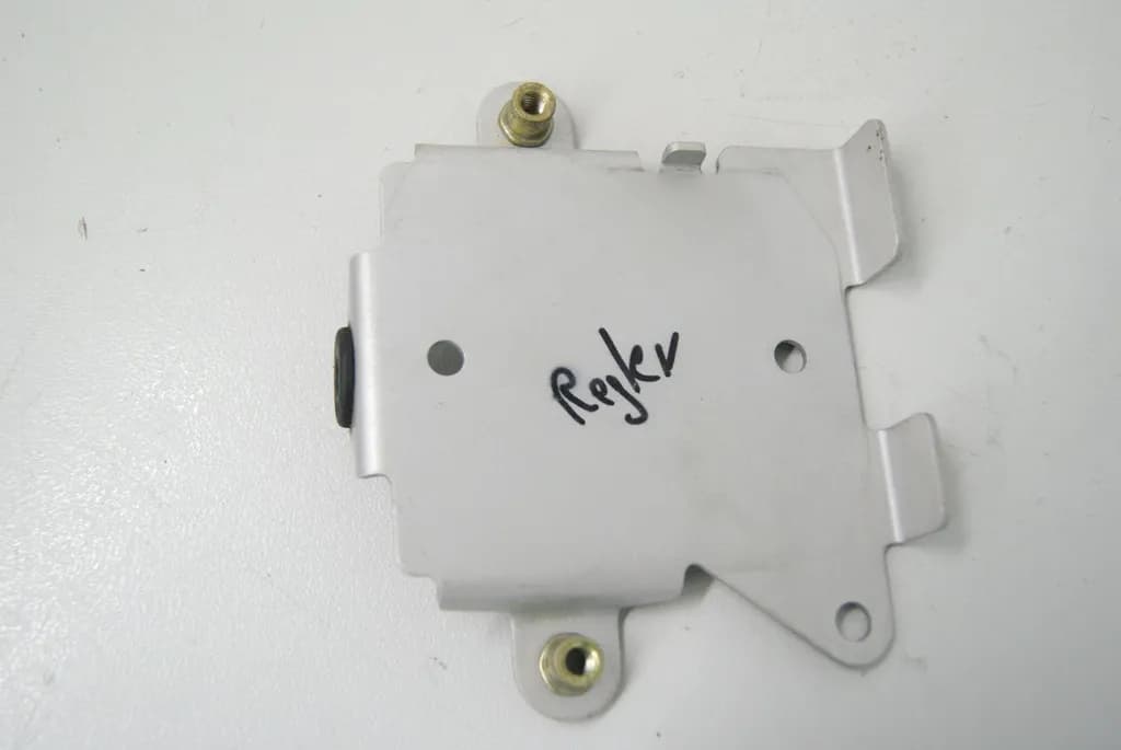 YAMAHA FZ6 FAZER RJ07 HALTERUNG REGLER HALTER