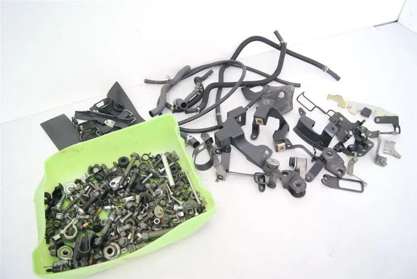 YAMAHA FZ6 FAZER RJ07 SCHRAUBEN & KLEINTEILE HALTER