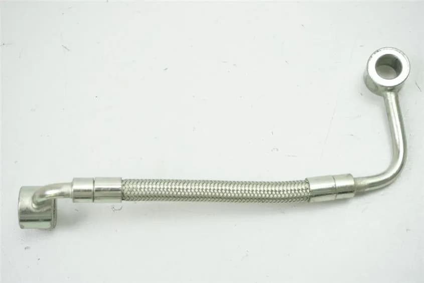 TRIUMPH SPEED TRIPLE 955 i T509 Ölleitung Oil Pipe am Motor Ölschlauch