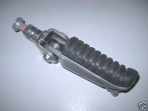 KAWASAKI ZX-9R ZX900C/ ZX900E FUßRASTE FAHRER RECHTS 98-03