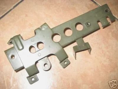 YAMAHA FZS 600 RJ02 FAZER HALTERUNG BENZINPUMPE TRÄGERPLATTE ZÜNDSPULEN