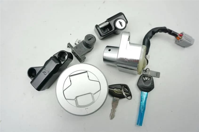 SUZUKI M 1500 VZ INTRUDER WVCU SCHLOßSATZ ZÜNDSCHLOß TANKDECKEL