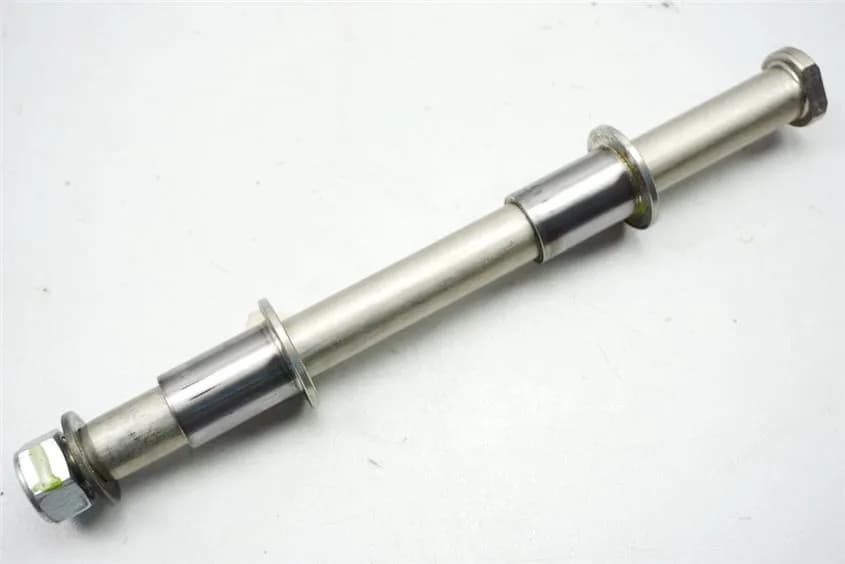 SUZUKI M 1500 VZ INTRUDER WVCU SCHWINGACHSE ACHSE SCHWINGE DISTANZEN