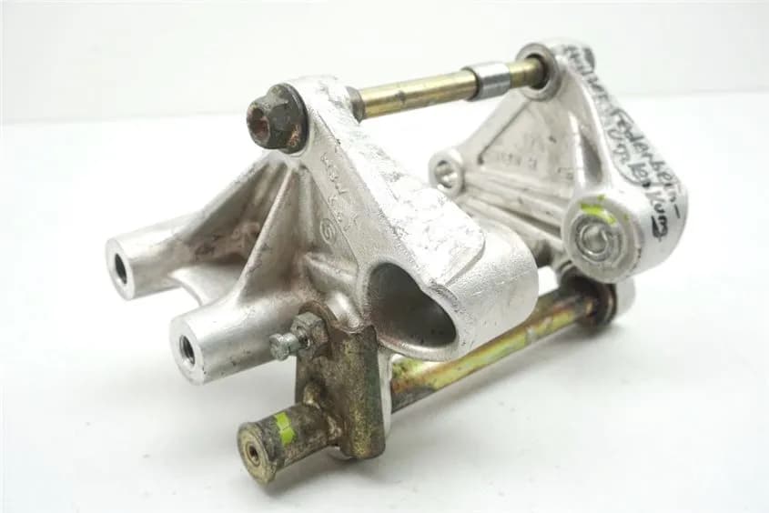 HONDA CBR 600 PC35 HALTERUNG UMLENKUNG SCHWINGE MOTOR 99-00