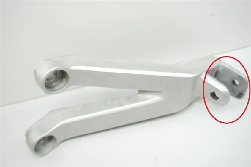 HONDA CBR 900 SC50 FUßRASTENTRÄGER SOZIUS LINKS FOOTREST