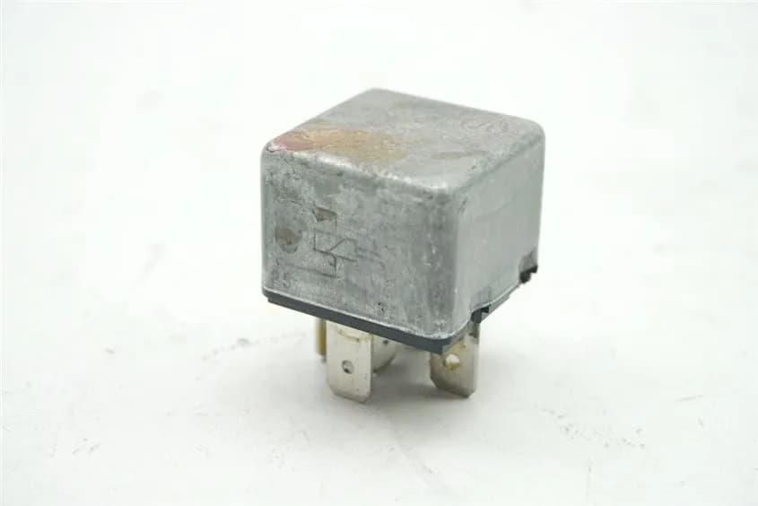 TRIUMPH SPEED TRIPLE 885 i T509 RELAIS BOSCH 30A