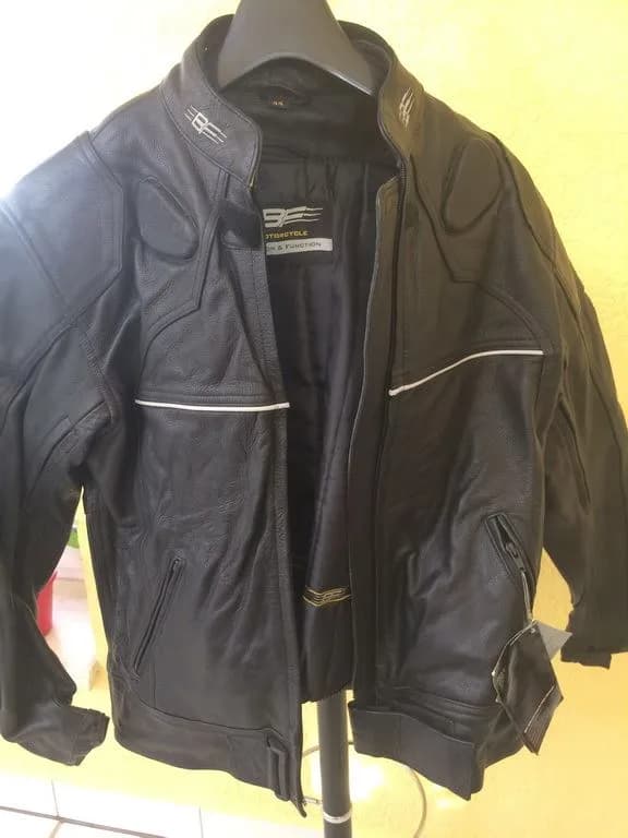 MOTORRADLEDERJACKE - DAMEN - NEUWERTIG - GRÖßE 44